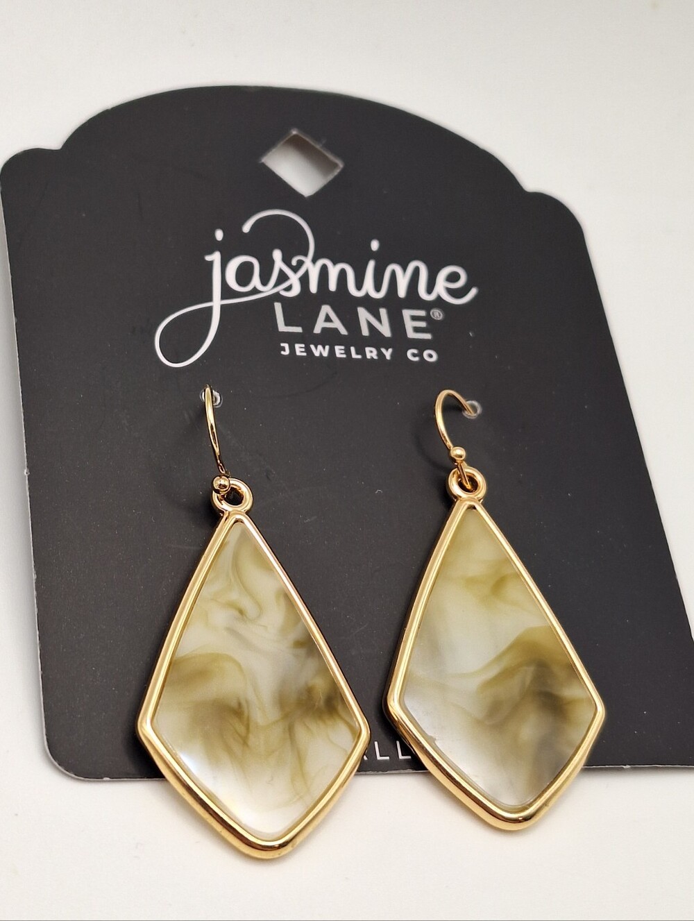 NWT Jasmine Lane Gold Tone Marbled Resin Dangle Earrings | Neutral